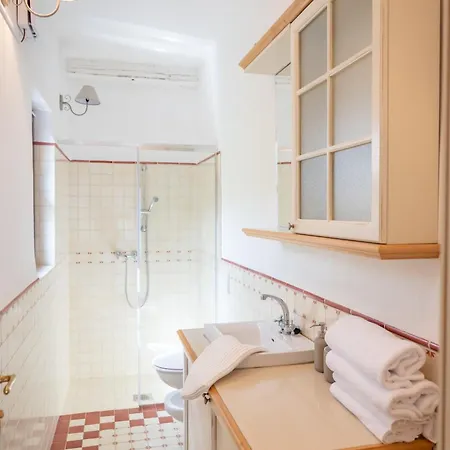 Apartmaji Hisa Kranjske Cebele