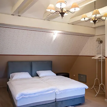 Apartmaji Hisa Kranjske Cebele *