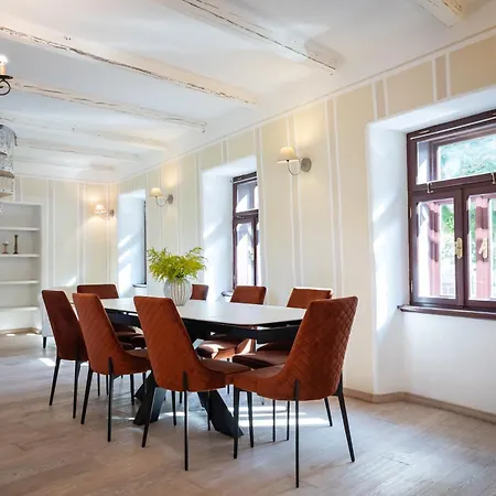 Apartmaji Hisa Kranjske Cebele *