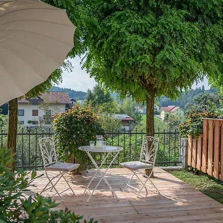 Apartmaji Hisa Kranjske Cebele *
